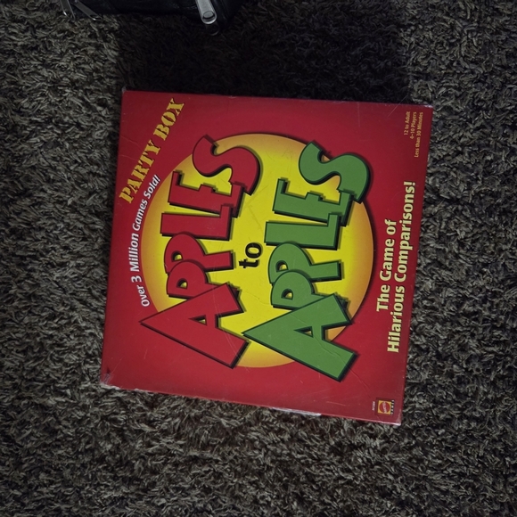 Hobby Lobby Apples to Apples Party Box - Red and Green - Picture 1 of 2